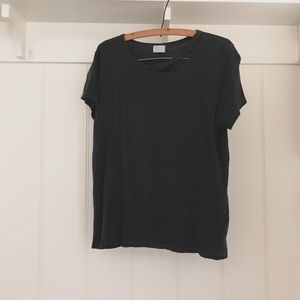 Dark gray tee